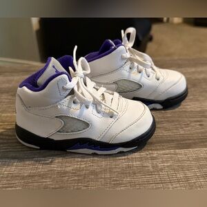 Toddler's Nike Air Jordan 5 Retro TD "Concord" White and Purple Sneakers.